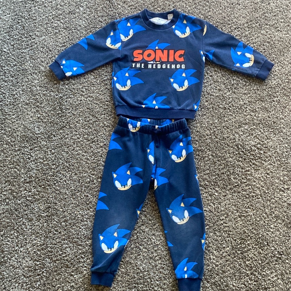 Toddler boys, sonic two piece sweat suit. Size 4T